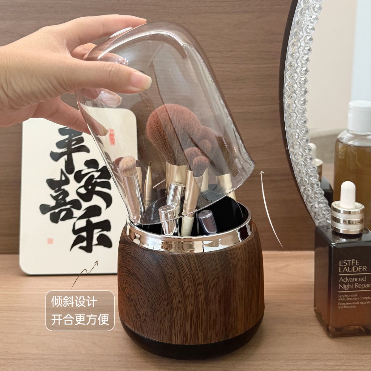 Light Luxury Makeup Brush Hold - огляд і ціна Luxury Skincare And Makeup Brands